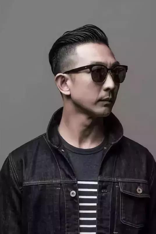 43岁“坏小子”成人父晒爱女萌照曾凭借《香港制造》深入民心