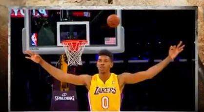 “谐星”打NBA靠逗比吸粉无数！跟科比打嘴炮，抢断队友投进绝杀