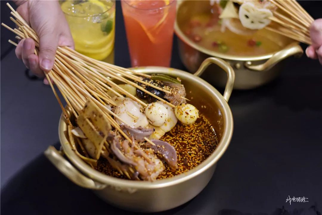 最火的冷锅串串店的细节,经典冷锅串串火锅