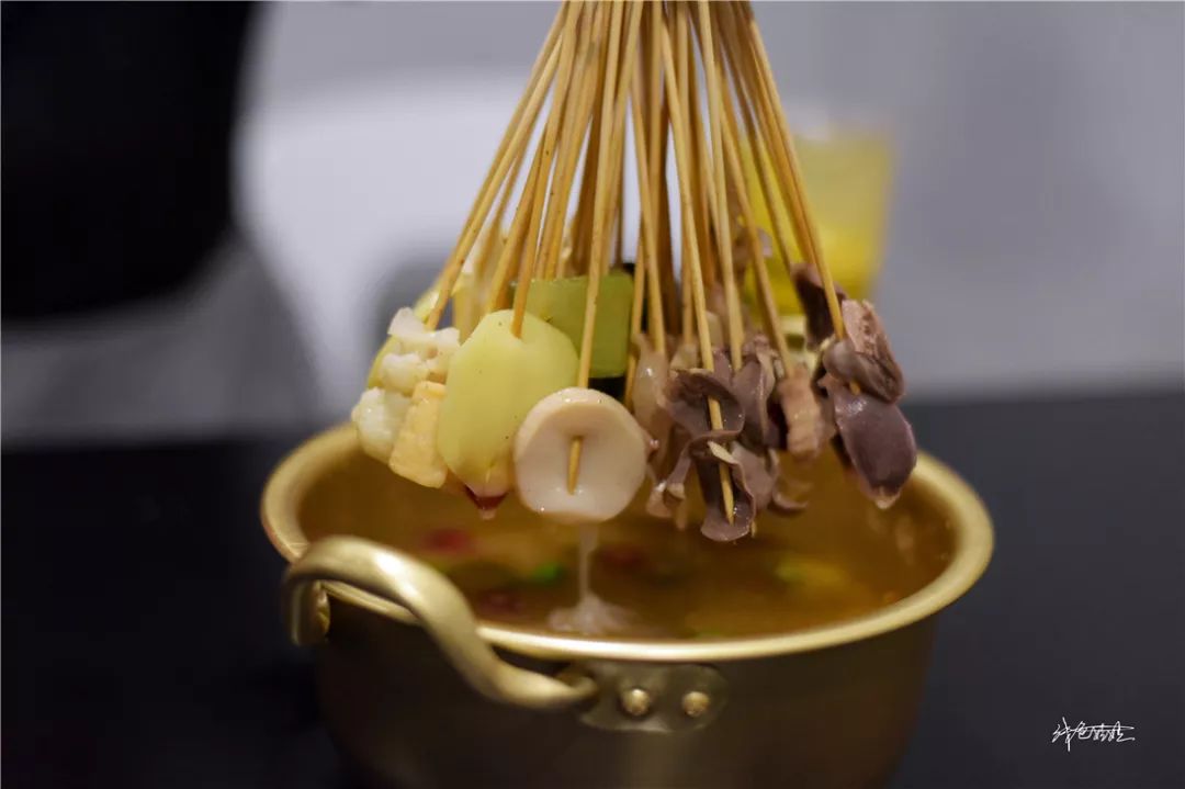 最火的冷锅串串店的细节,经典冷锅串串火锅