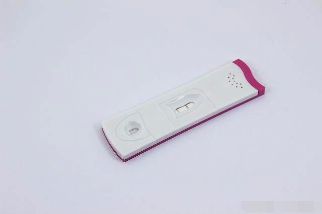 排卵后多少天验孕试纸能验出来,排卵后第十五天验孕试纸测出灰印