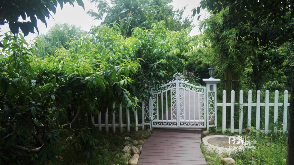 一个好玩的农庄！帐篷烧烤足球赛CS拓展摘果子