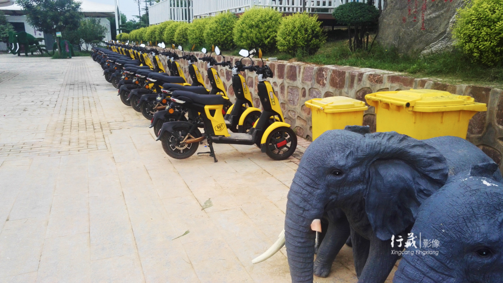 一个好玩的农庄！帐篷烧烤足球赛CS拓展摘果子