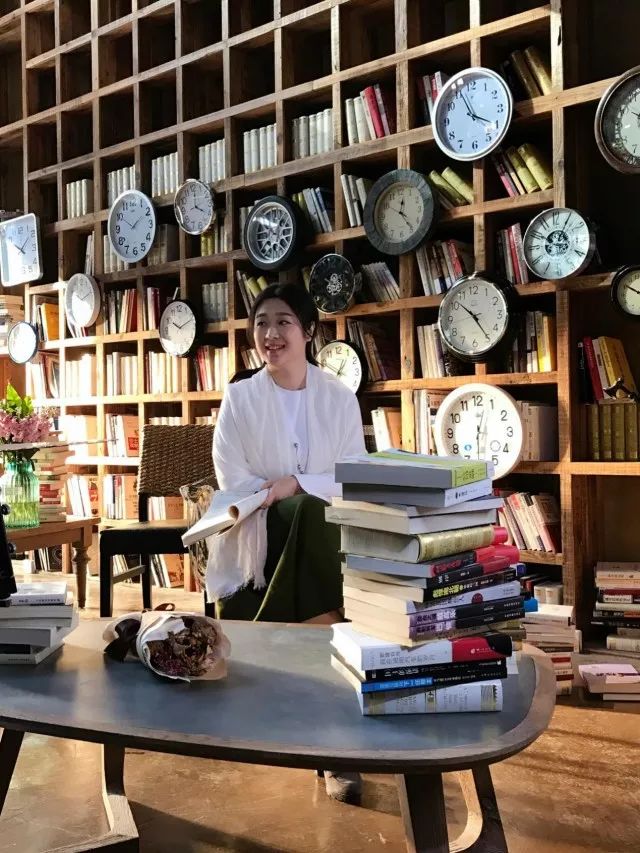 鏉庤姳瀹囧崕鏁欒偛闆嗗洟鎬昏,瀹囧崕鏁欒偛鏉庤姳涓汉璧勬枡