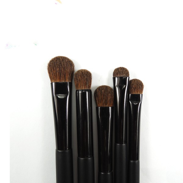 撩人化妆刷正确用法,化妆刷的正确方法和技巧