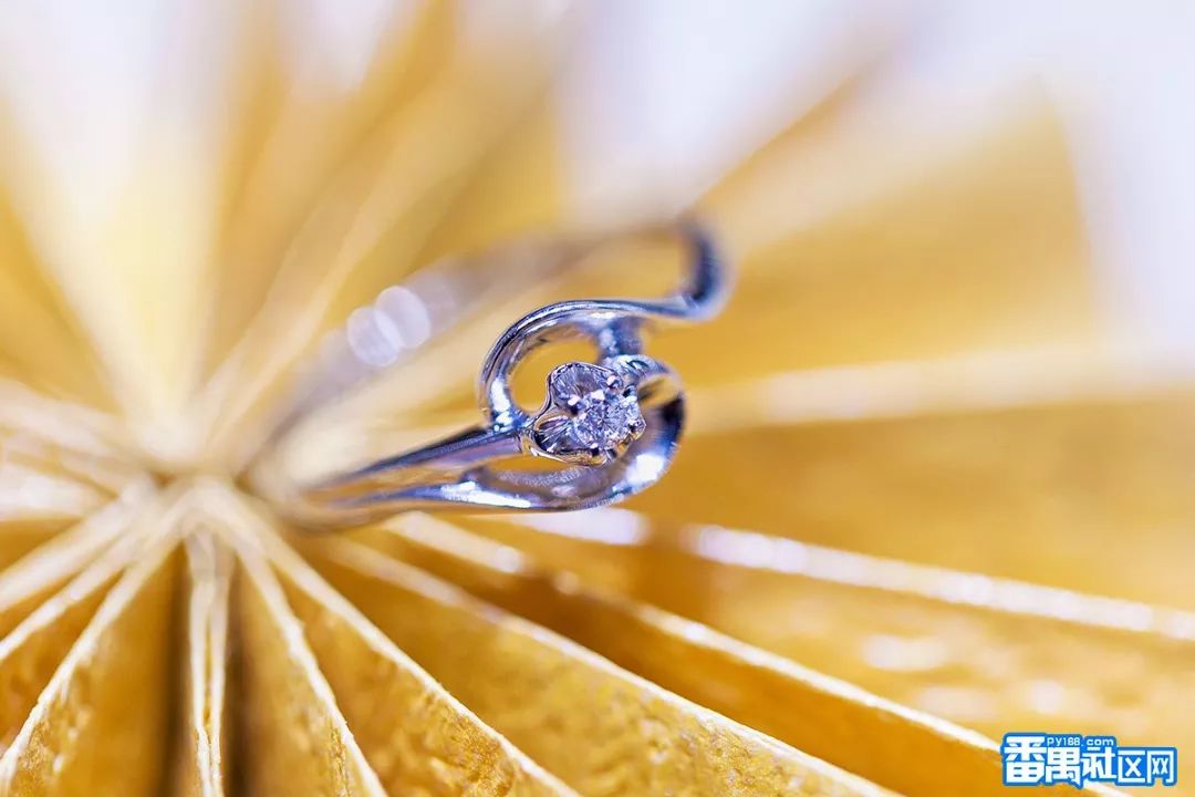 钻汇珠宝城这面“浪漫告白墙”即将开启霸屏模式！更多……