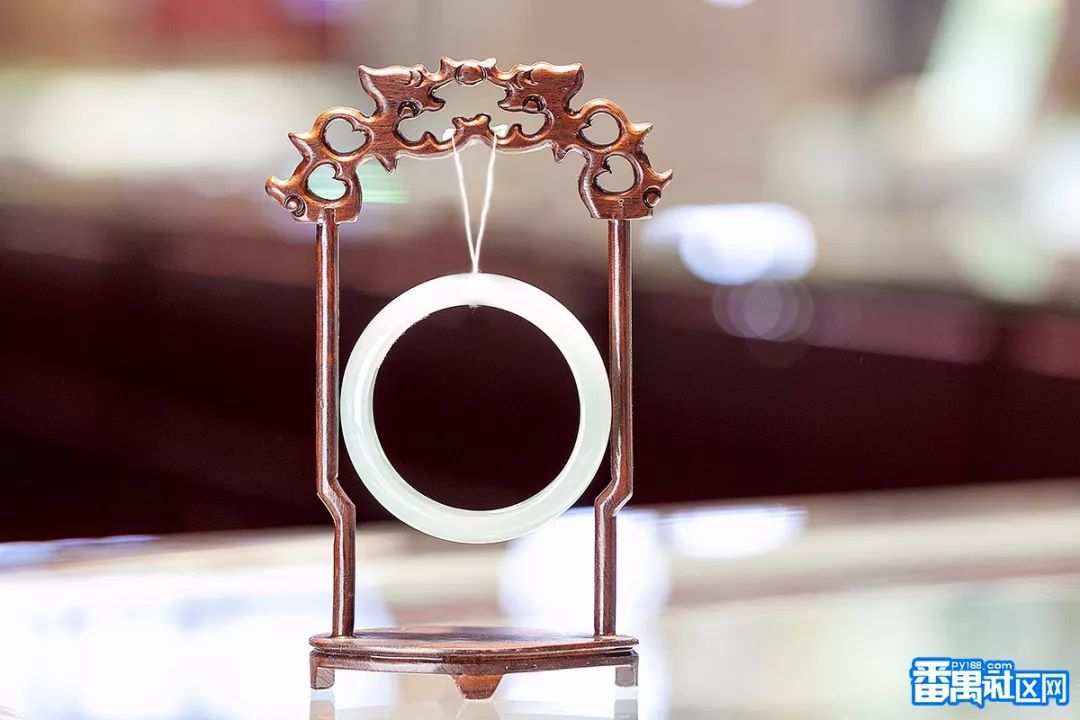 钻汇珠宝城这面“浪漫告白墙”即将开启霸屏模式！更多……