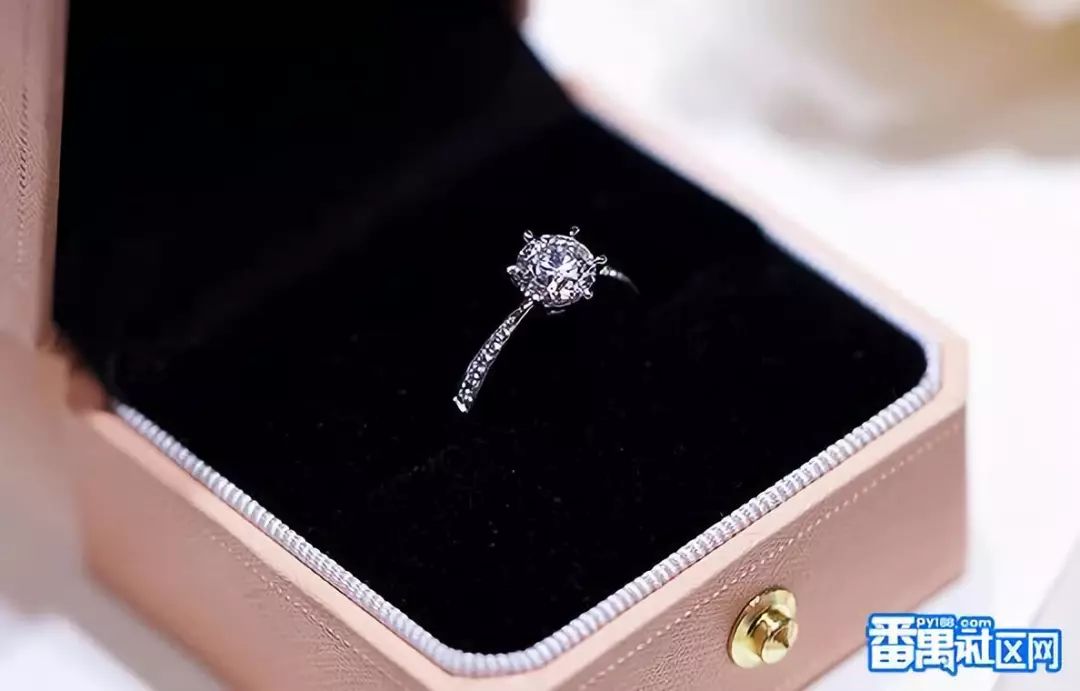 钻汇珠宝城这面“浪漫告白墙”即将开启霸屏模式！更多……