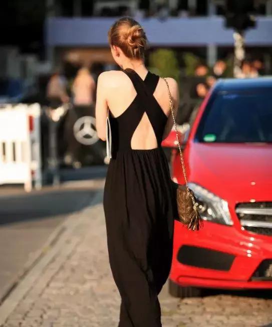 白皮肤比基尼夏日装,露肤装