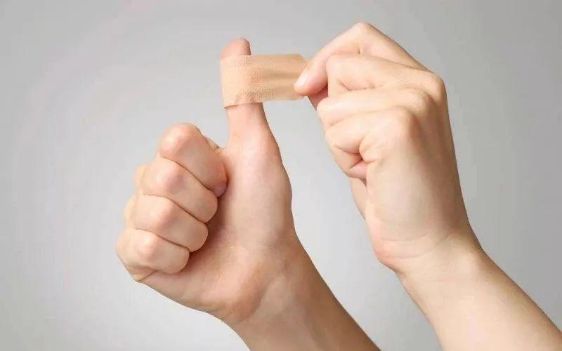 手指割破了能用嘴吗,手指被割了一个口子会愈合吗