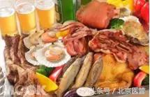 熬夜看球喝点啤酒,熬夜喝酒看球