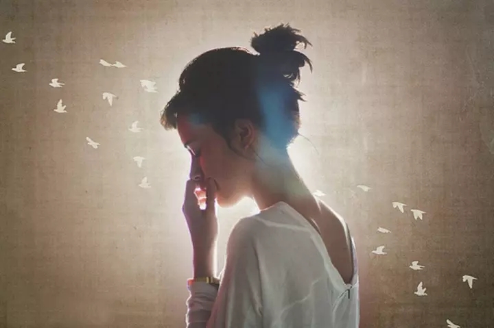 会主动给你送礼的男人是喜欢你吗,男人在乎的不是礼物而是你的态度