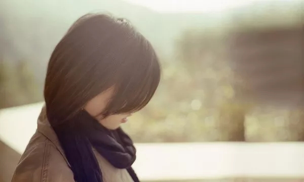 会主动给你送礼的男人是喜欢你吗,男人在乎的不是礼物而是你的态度