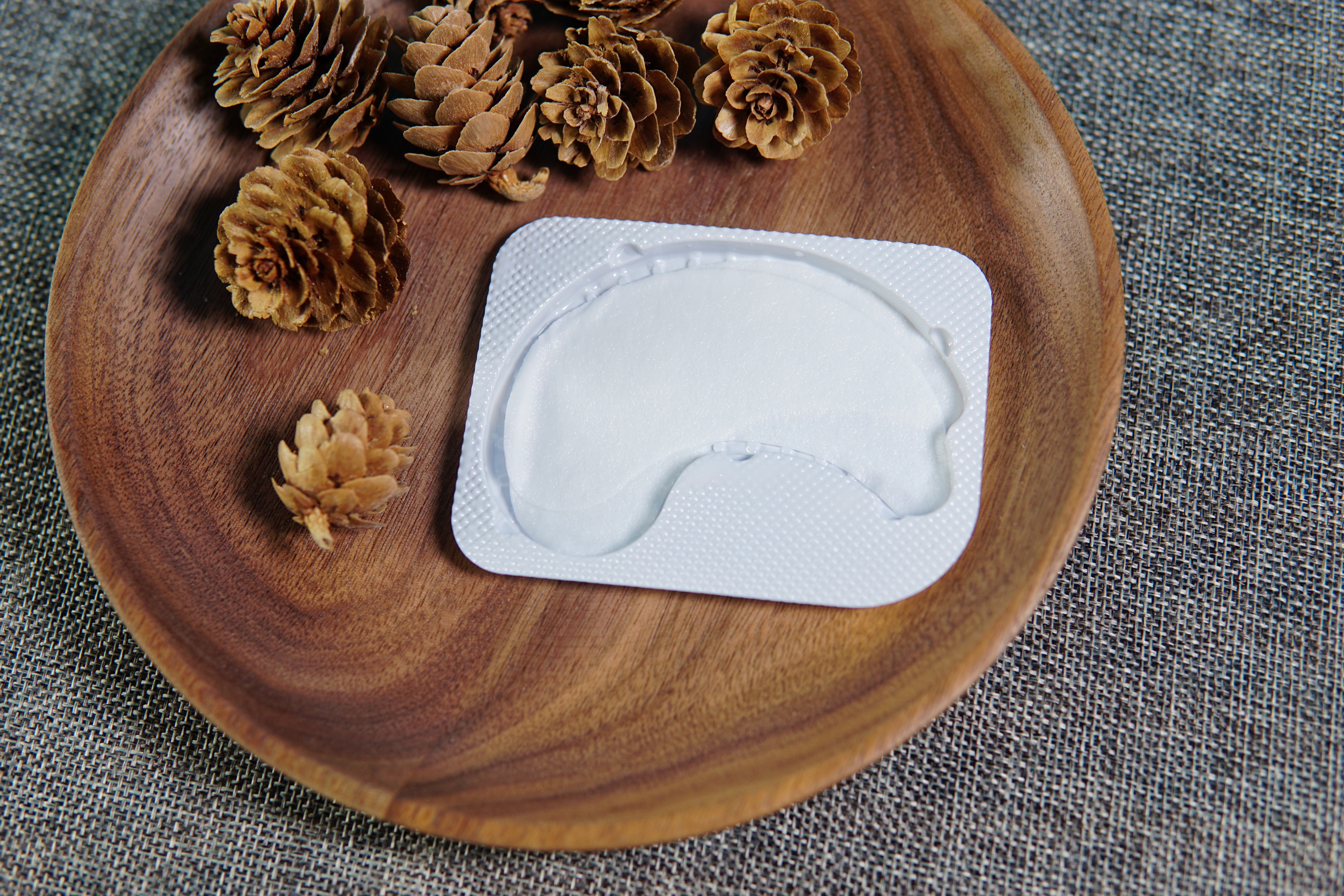 用了好多眼膜眼睛周围还是好干,最好用的十大眼膜排名