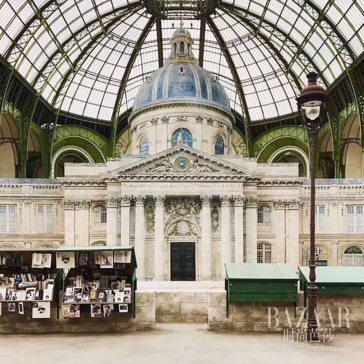 塞纳河倒映着埃菲尔铁塔,香奈儿的绝美高定