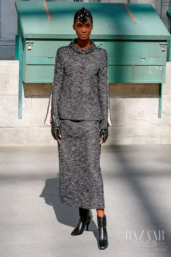 塞纳河倒映着埃菲尔铁塔,香奈儿的绝美高定