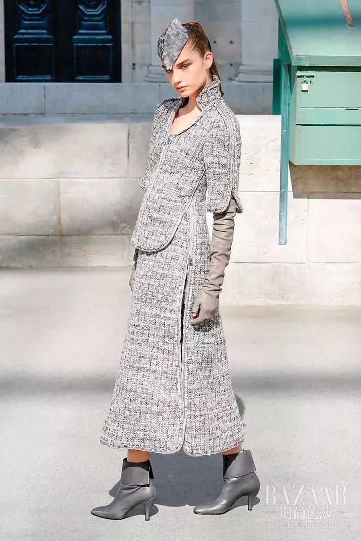 塞纳河倒映着埃菲尔铁塔,香奈儿的绝美高定