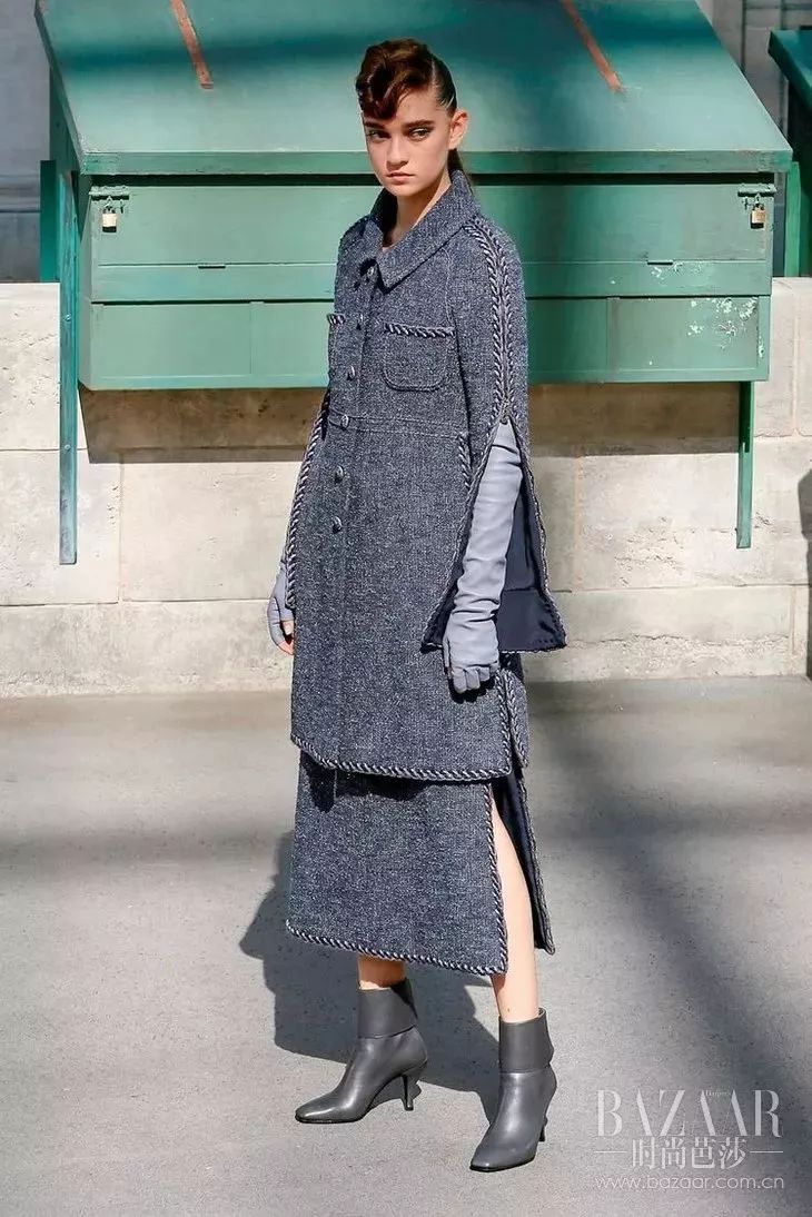 塞纳河倒映着埃菲尔铁塔,香奈儿的绝美高定