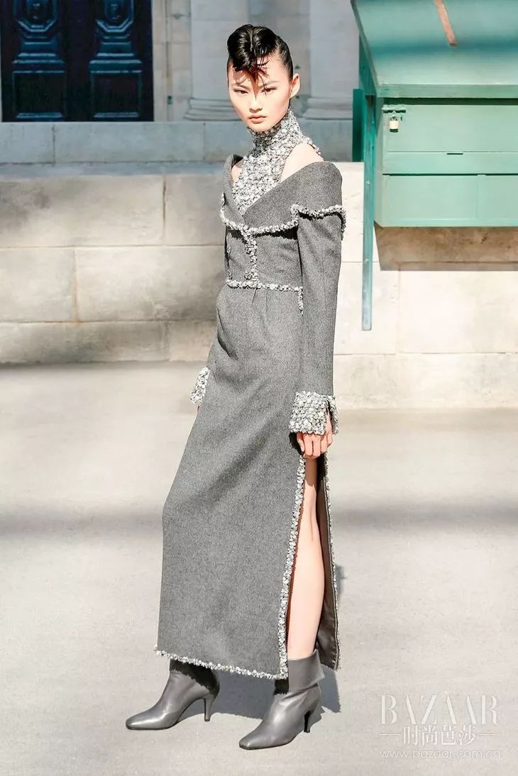 塞纳河倒映着埃菲尔铁塔,香奈儿的绝美高定