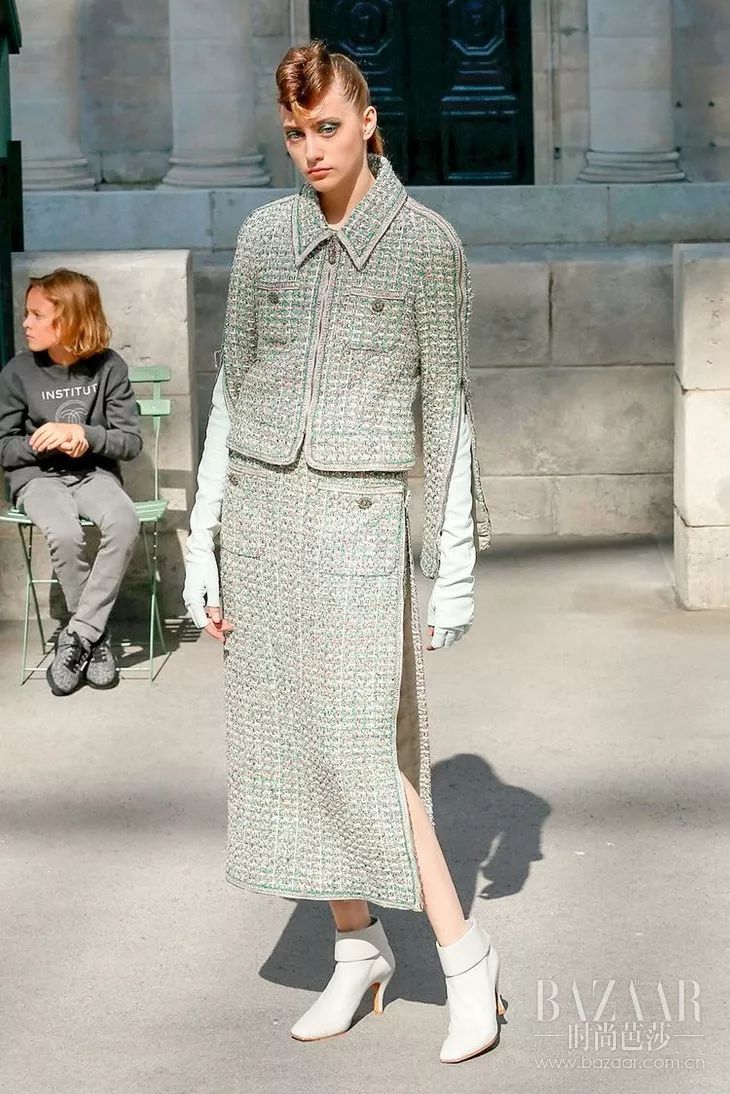 塞纳河倒映着埃菲尔铁塔,香奈儿的绝美高定