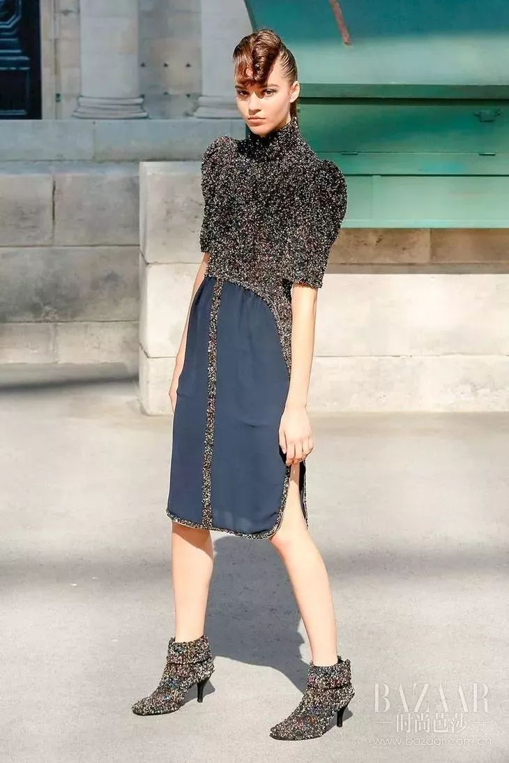 塞纳河倒映着埃菲尔铁塔,香奈儿的绝美高定