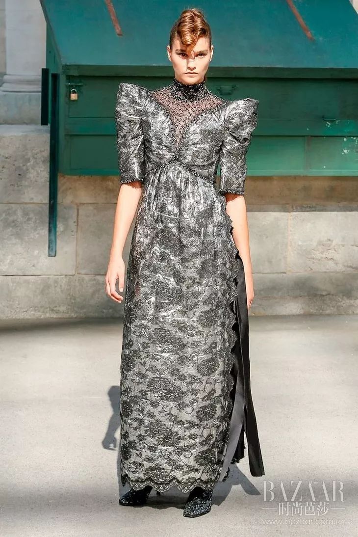 塞纳河倒映着埃菲尔铁塔,香奈儿的绝美高定