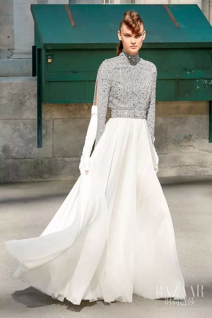 塞纳河倒映着埃菲尔铁塔,香奈儿的绝美高定