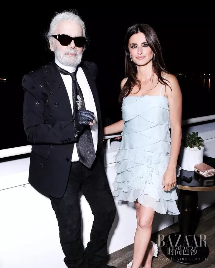 塞纳河倒映着埃菲尔铁塔,香奈儿的绝美高定