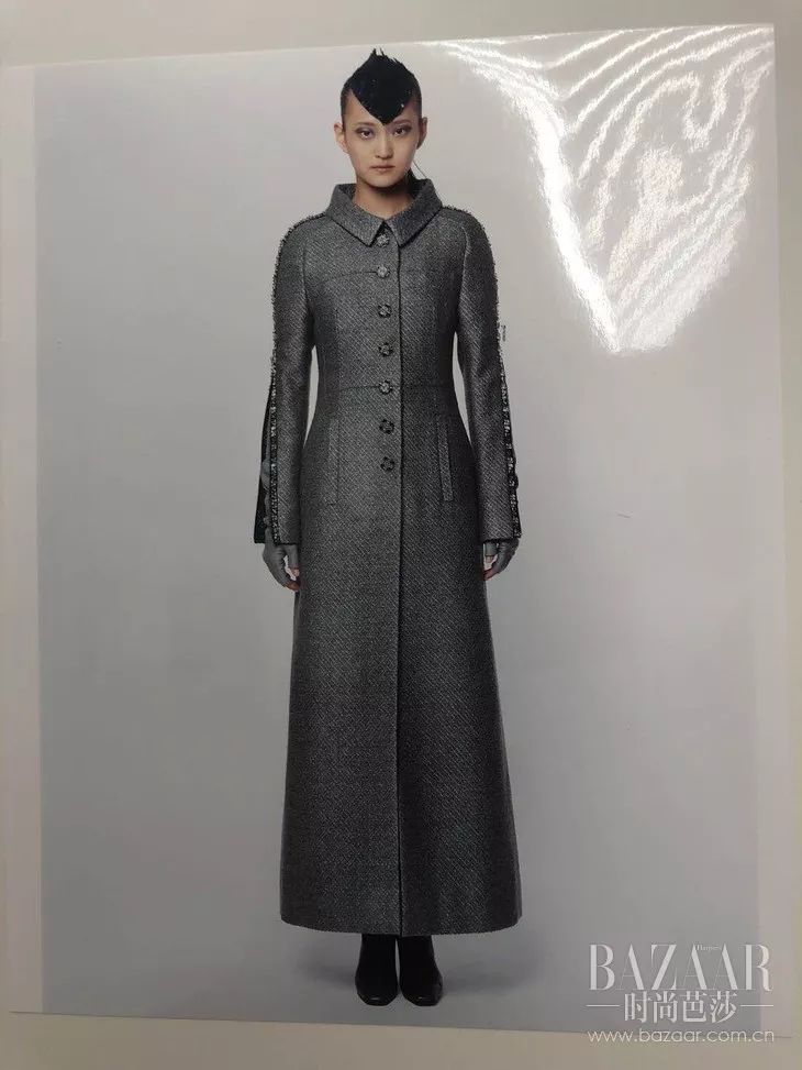 塞纳河倒映着埃菲尔铁塔,香奈儿的绝美高定