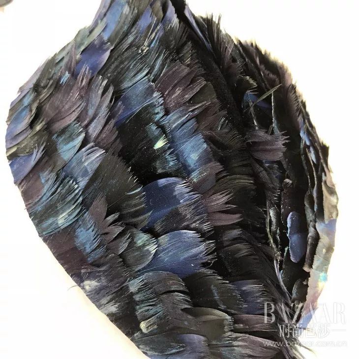 塞纳河倒映着埃菲尔铁塔,香奈儿的绝美高定