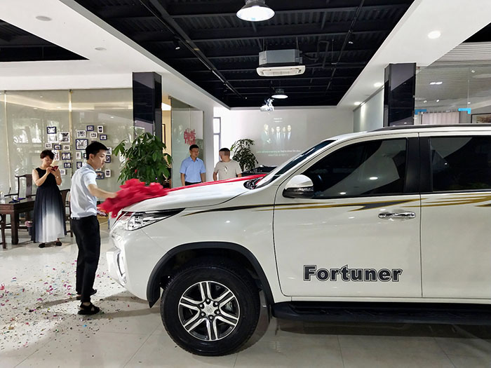 厦门丰田穿越者提车记，车主：价格不错，买来出行钓鱼刚好