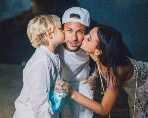 c罗的孩子和梅西孩子比赛,c罗的4个孩子