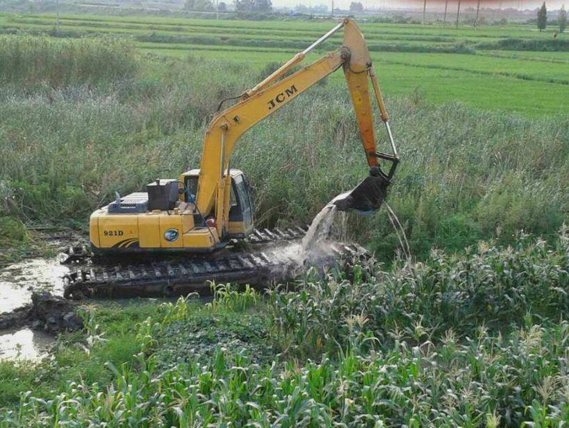 挖机师傅入行十年心酸,挖机师傅背后的心酸