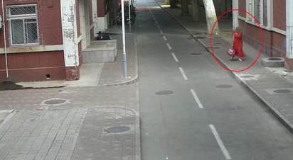 男扮女进宿舍盗窃,男扮女装去女生宿舍偷东西