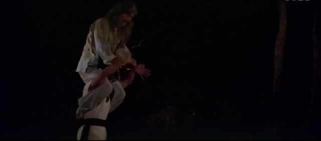 这部电影成龙一多半的戏是由替身完成，背后有何匪夷所思的原因？