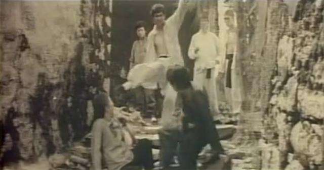 这部电影成龙一多半的戏是由替身完成，背后有何匪夷所思的原因？