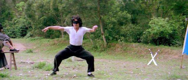 这部电影成龙一多半的戏是由替身完成，背后有何匪夷所思的原因？