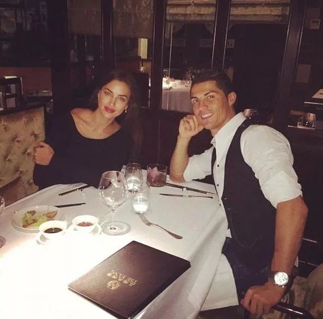 想不到总裁C罗输给了这个男人！其交往5年的超模女友被他拿下了