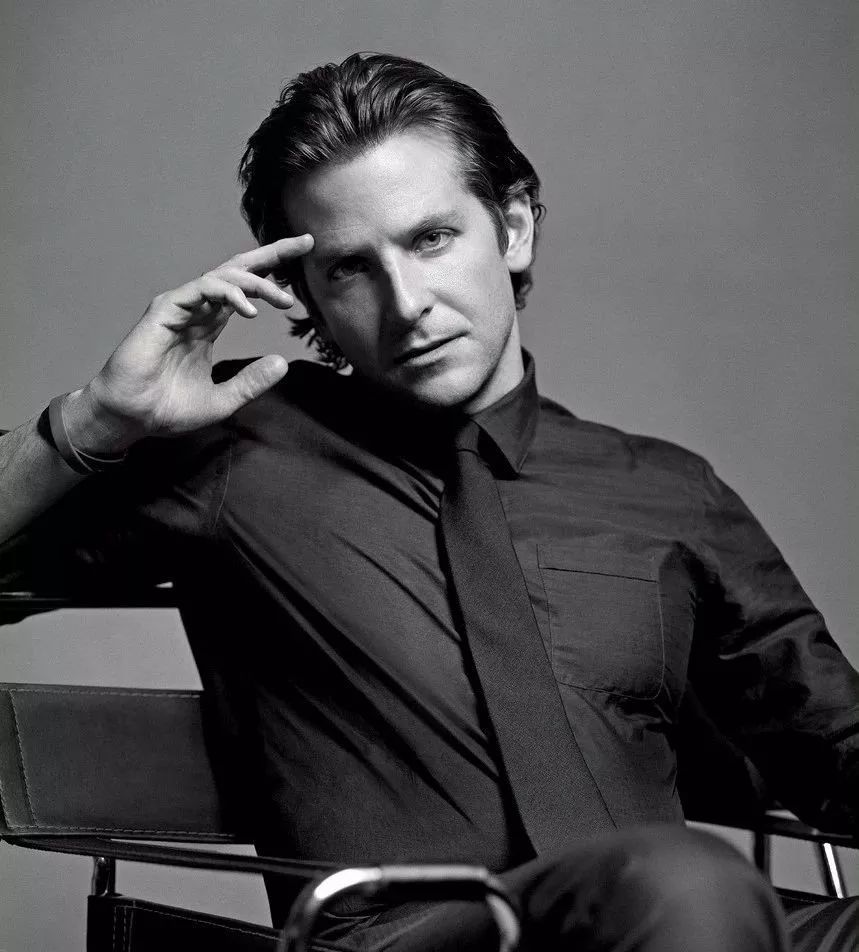 想不到总裁C罗输给了这个男人！其交往5年的超模女友被他拿下了