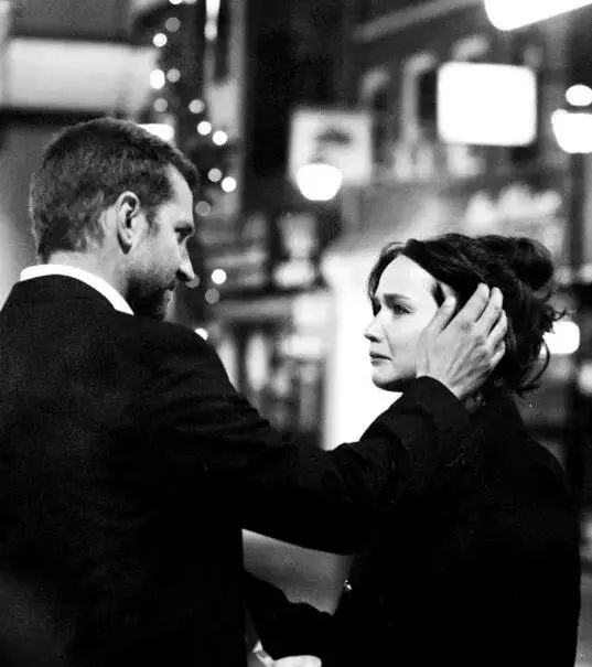 想不到总裁C罗输给了这个男人！其交往5年的超模女友被他拿下了