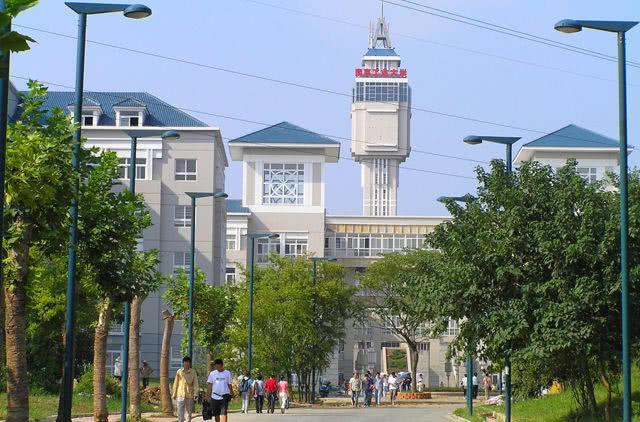 与*京大南**学同属一脉，从双非之首到四非之首，这所大学有多委屈？