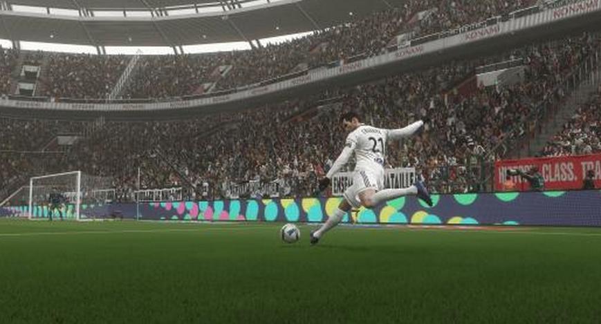 实况足球门将发球踢进对方球门,实况足球守门员在球门射门进球