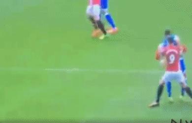 伊布玩花式足球,功夫足球代言人武僧佩佩