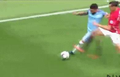 伊布玩花式足球,功夫足球代言人武僧佩佩