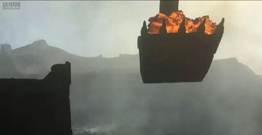 真“机”不怕火炼，李波驾驶沃尔沃挖机与死神擦肩而过