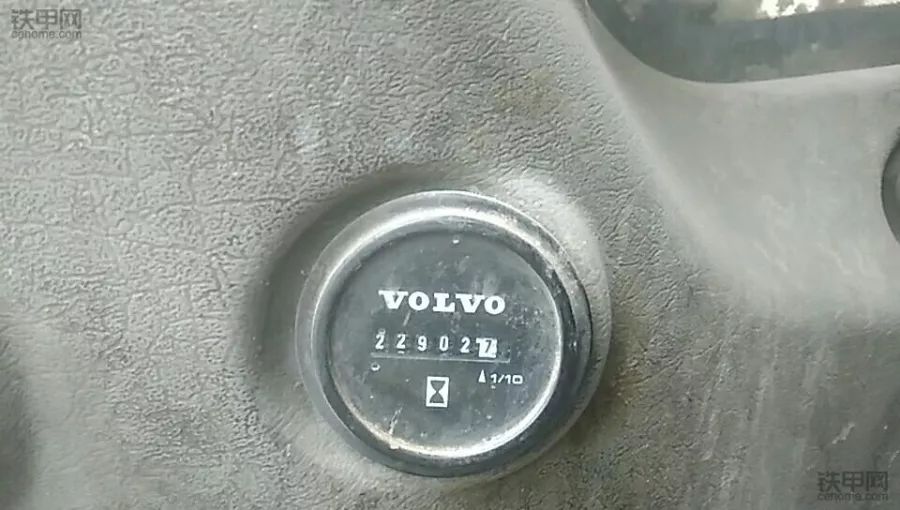 真“机”不怕火炼，李波驾驶沃尔沃挖机与死神擦肩而过