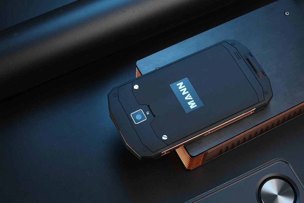 法国队简直是块宝，除了华帝退全款，这家厂商将送3000台旗舰手机