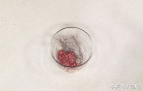 正宗虾仁馄饨的做法,虾仁馄饨肉馅怎么调得嫩又好吃