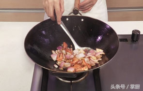 洋葱青椒爆炒虾的家常做法,洋葱虾怎么炒好吃家常做法