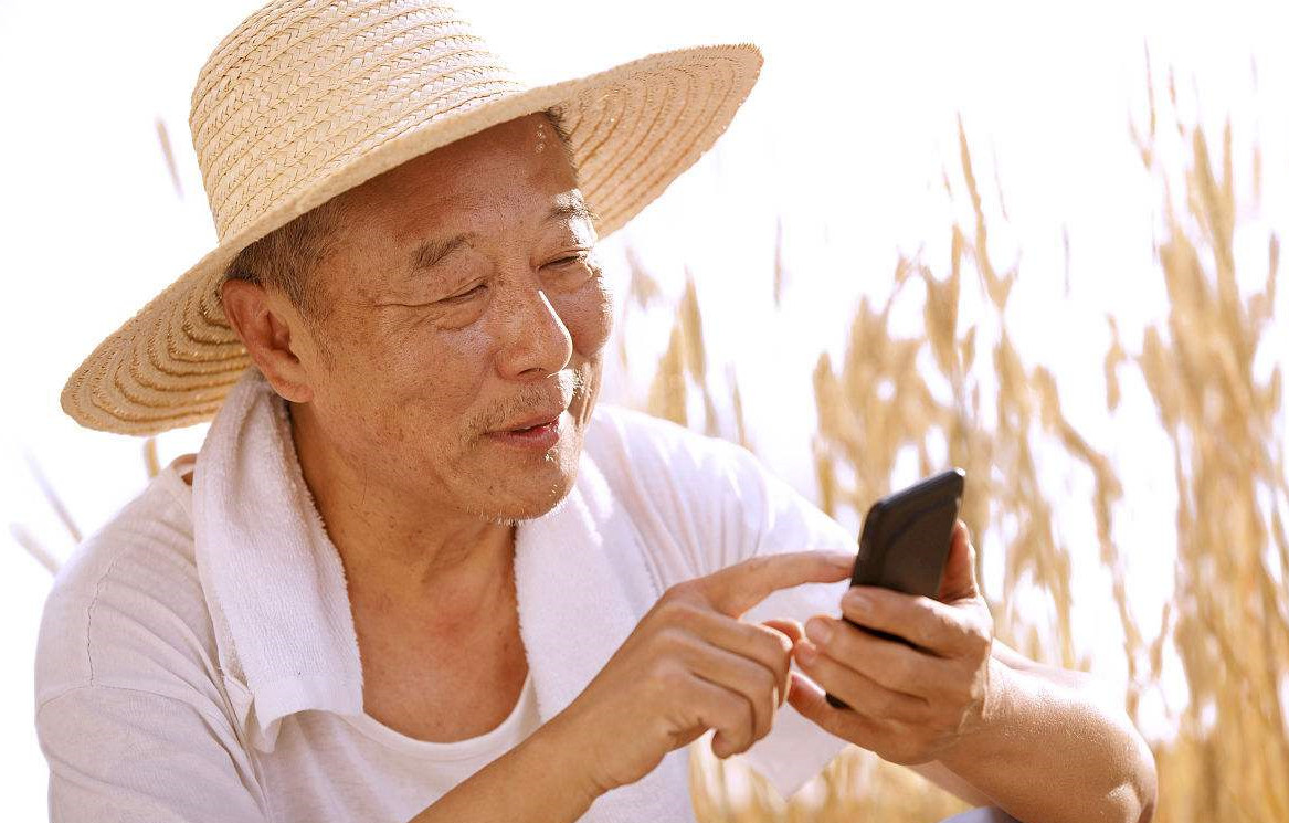 您知道吗？农民朋友的手机不仅可以做买卖，还可以种地